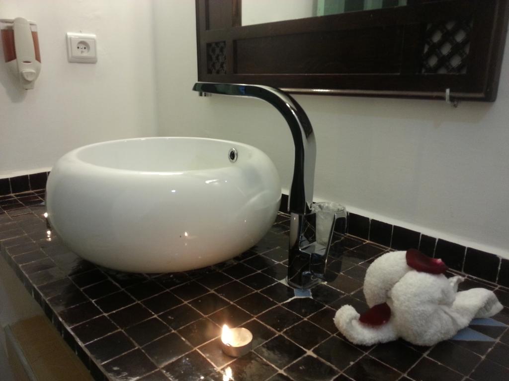 Ryad Dar El Meknassia Meknès Habitación foto